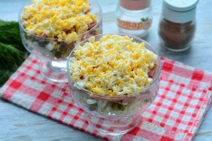 Слоеный салат из пекинской капусты Слоеный салат из пекинской капусты