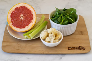 Смузи с грейпфрутом и сельдереем