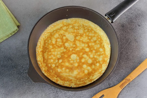 Яичный рулет с красной рыбой Яичный рулет с красной рыбой