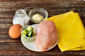 Рулет из лаваша с курицей и огурцами