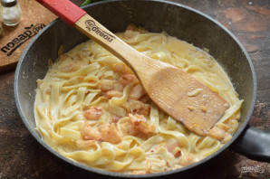 Тальятелле с креветками в сливочном соусе