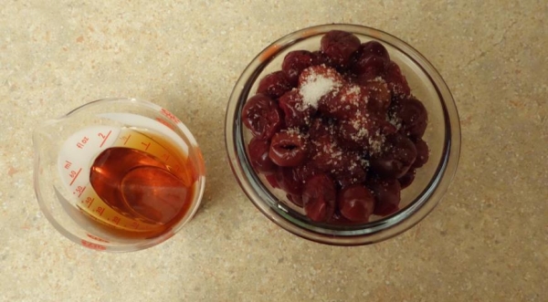 Салат из куриной печени и груши с маринованной вишней, пошаговый рецепт с фото