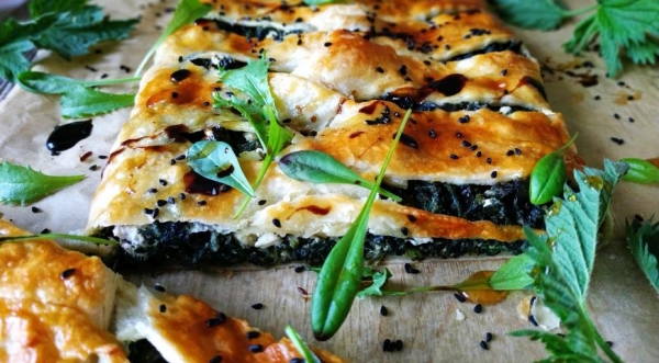 Пирог с крапивой и брынзой, пошаговый рецепт с фото