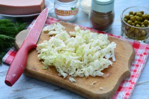 Слоеный салат из пекинской капусты Слоеный салат из пекинской капусты