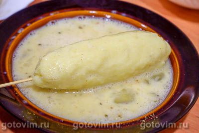 Сосиски с сыром в картофельном пюре на шпажках