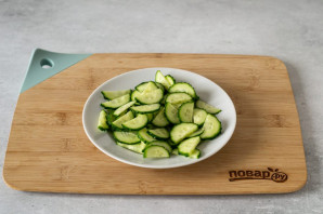 Салат из молодой капусты