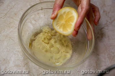 Рисовый салат с креветками, авокадо и манго