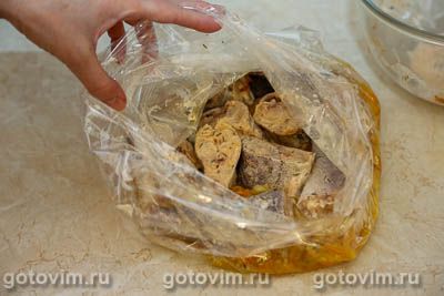 Минтай с овощами, запеченный в рукаве