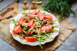 Салат с рукколой и индейкой