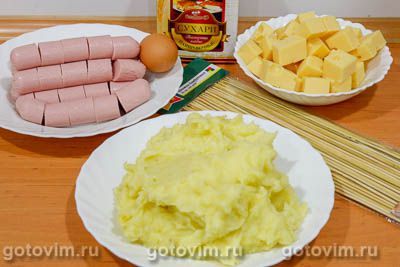 Сосиски с сыром в картофельном пюре на шпажках