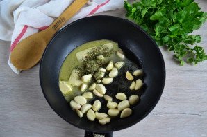 Курица "40 зубчиков чеснока" Курица "40 зубчиков чеснока"