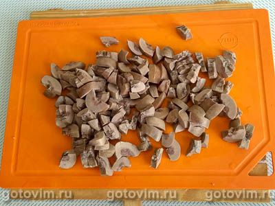 Почки свиные, тушенные с солеными огурцами