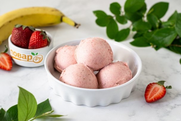 Клубнично-банановое мороженое Клубнично-банановое мороженое