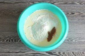 Шарлотка с ревенем