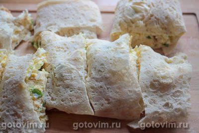 Пирог из лаваша с начинкой из сыра, зелени и вареных яиц