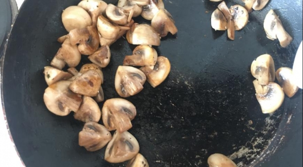 Баранина с грибами и шафрановым соусом, пошаговый рецепт с фото