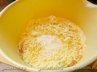 Пасхальный пирог с яйцами и зеленью