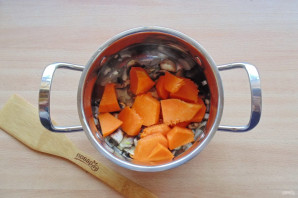 Тыквенный суп-пюре с шампиньонами Тыквенный суп-пюре с шампиньонами