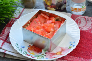 Слоеный салат с плавленым сыром Слоеный салат с плавленым сыром