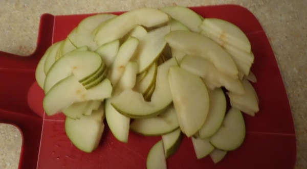 Салат из куриной печени и груши с маринованной вишней, пошаговый рецепт с фото