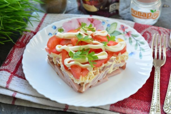 Слоеный салат с плавленым сыром Слоеный салат с плавленым сыром