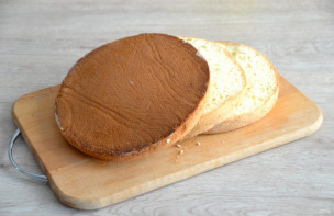 Бисквитный торт с вареной сгущенкой 