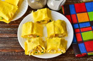 Рулет из лаваша с курицей и огурцами