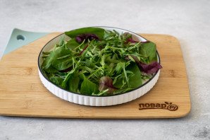 Салат из шпината с грушей