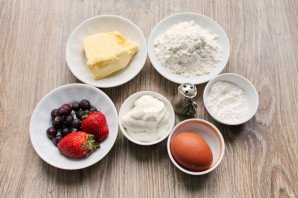 Профитроли с ягодами