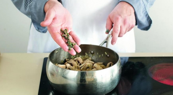 Суп из шампиньонов со&nbsp;сливками , пошаговый рецепт с фото