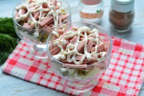 Слоеный салат из пекинской капусты Слоеный салат из пекинской капусты