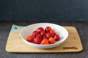 Рецепт компота из клубники на зиму