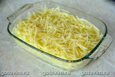 Запеканка из тертой картошки с мясными фрикадельками 