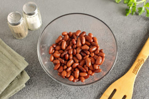 Диетический салат с фасолью