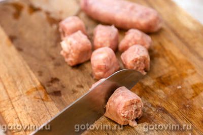 Колбаски на шпажках в слоеном тесте