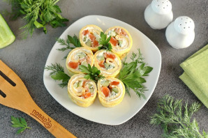 Яичный рулет с красной рыбой Яичный рулет с красной рыбой