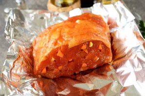 Буженина с морковью и чесноком Буженина с морковью и чесноком