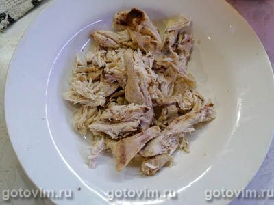 Куриный суп с овощами и вареным яйцом