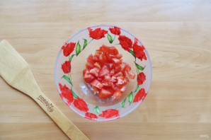 Салат с перепелиными яйцами и крабовыми палочками