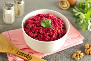Свекла с сыром и орехами