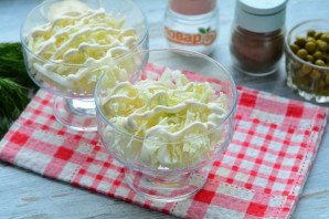 Слоеный салат из пекинской капусты Слоеный салат из пекинской капусты