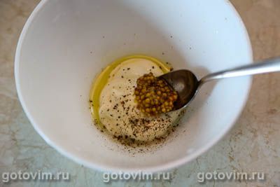 Салат из курицы с зеленой редькой и вяленой клюквой