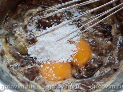 Бисквит на вине с шоколадной глазурью Бисквит на вине с шоколадной глазурью