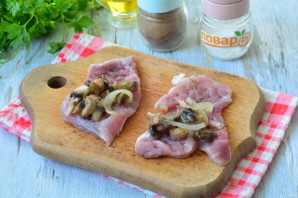 Мясные рулетики в томатном соусе