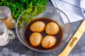 Маринованные яйца в соевом соусе