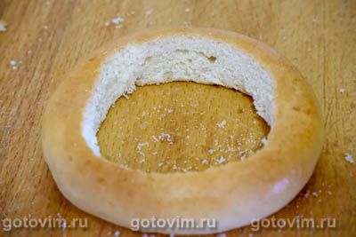 Фаршированные бублики с колбасой и сыром в духовке