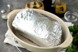 Буженина с морковью и чесноком Буженина с морковью и чесноком