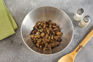 Салат с грибами и корнишонами Салат с грибами и корнишонами