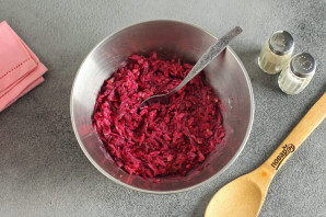 Свекла с сыром и орехами