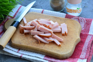 Слоеный салат с плавленым сыром Слоеный салат с плавленым сыром